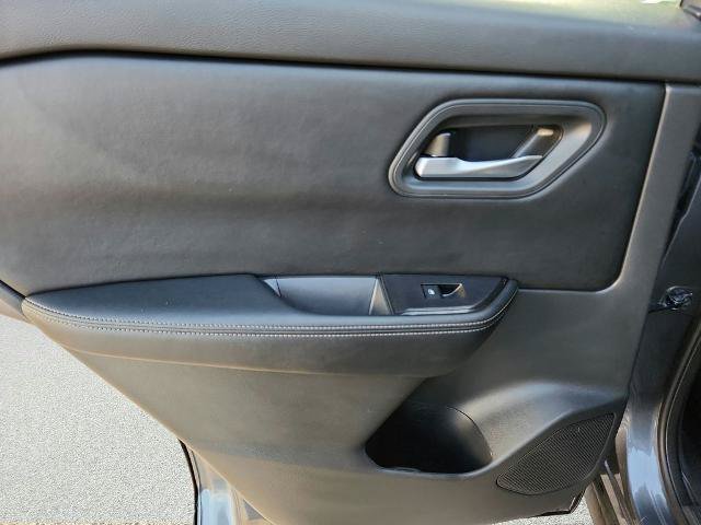Used 2025 Nissan Rogue SV FWD image 19