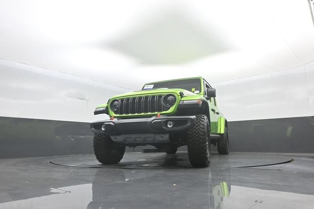 Used 2025 Jeep Gladiator Mojave w/ Convenience Group AWD/4WD image 29