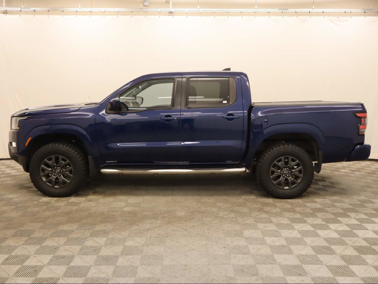 Used 2022 Nissan Frontier SV image 2