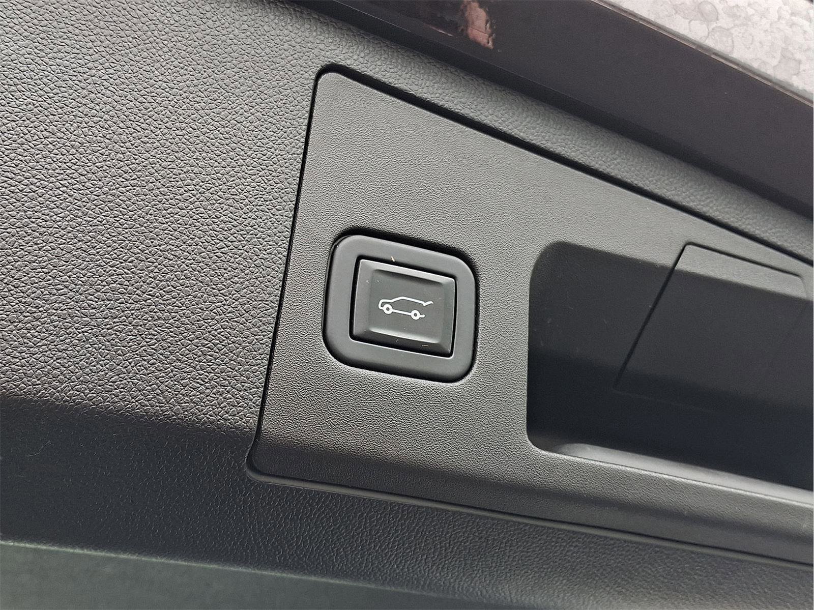 Used 2021 Cadillac XT4 Sport image 13