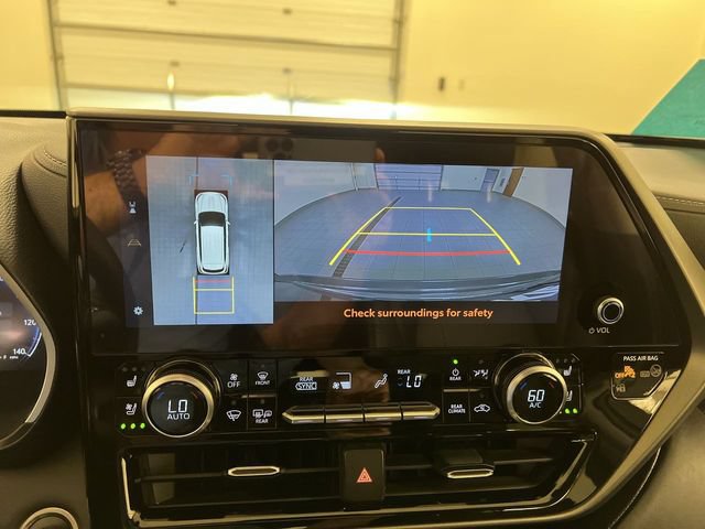 Used 2024 Toyota Highlander Limited AWD/4WD image 16