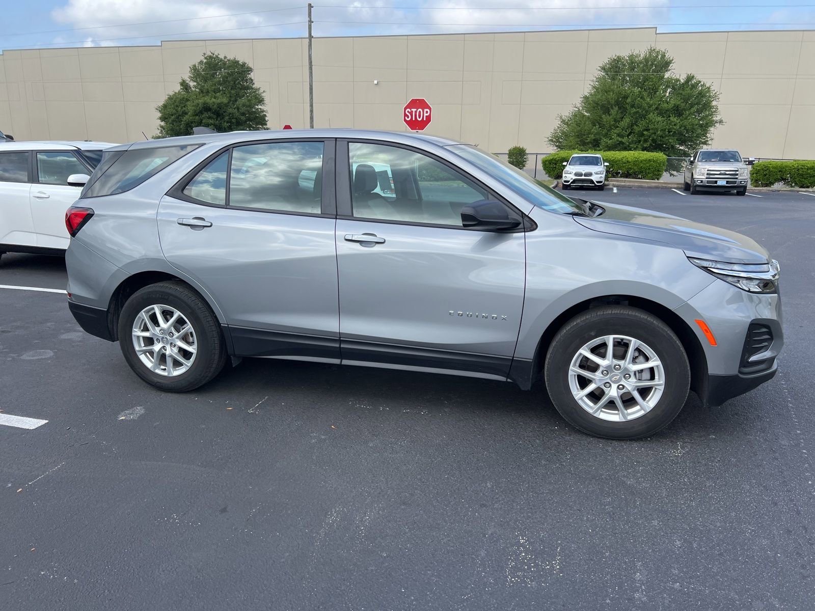 Used 2024 Chevrolet Equinox LS image 2
