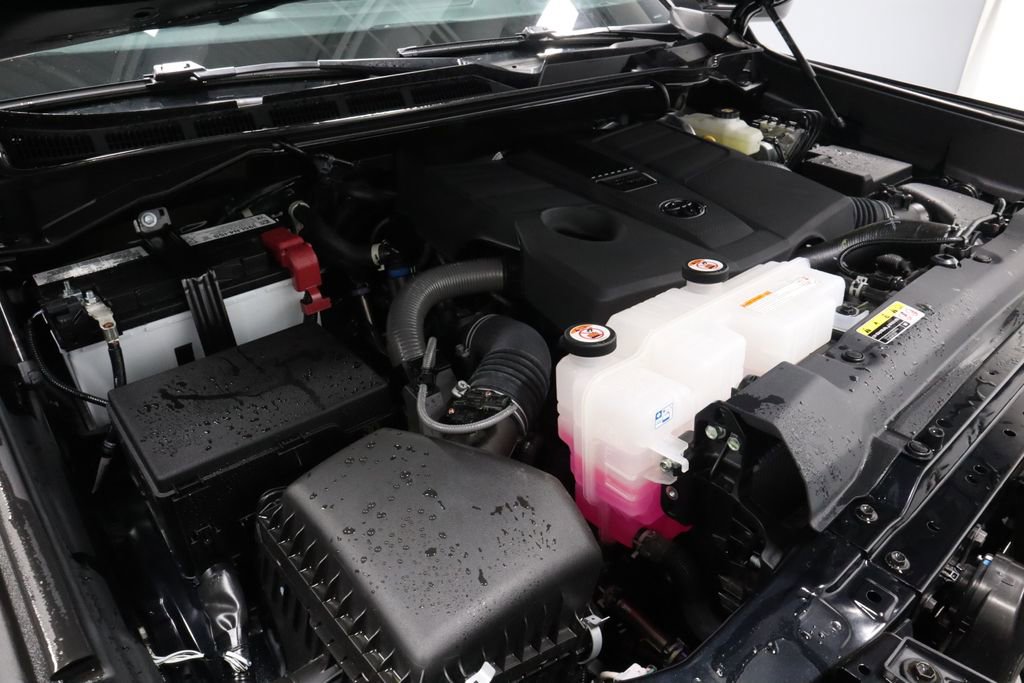 Used 2025 Toyota Tundra SR5 AWD/4WD image 15