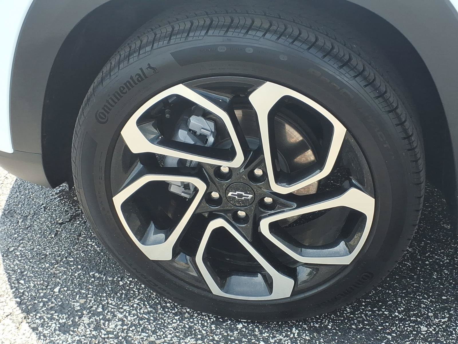 Used 2025 Chevrolet Trax RS w/ Driver Confidence Package FWD image 19