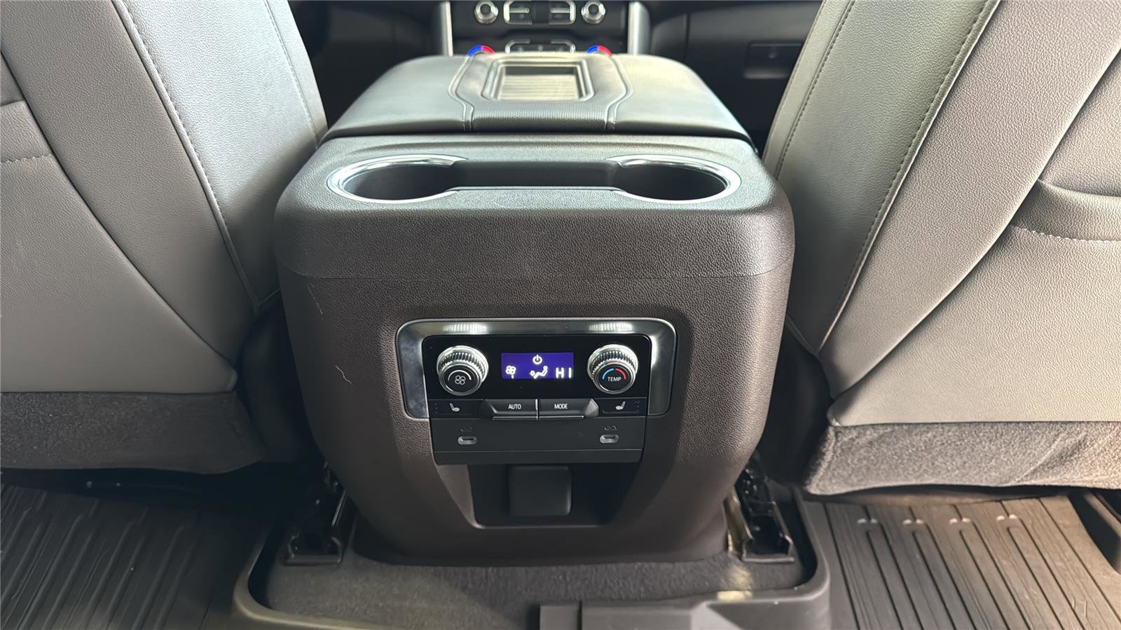 Used 2021 GMC Yukon SLT w/ SLT Premium Package image 28