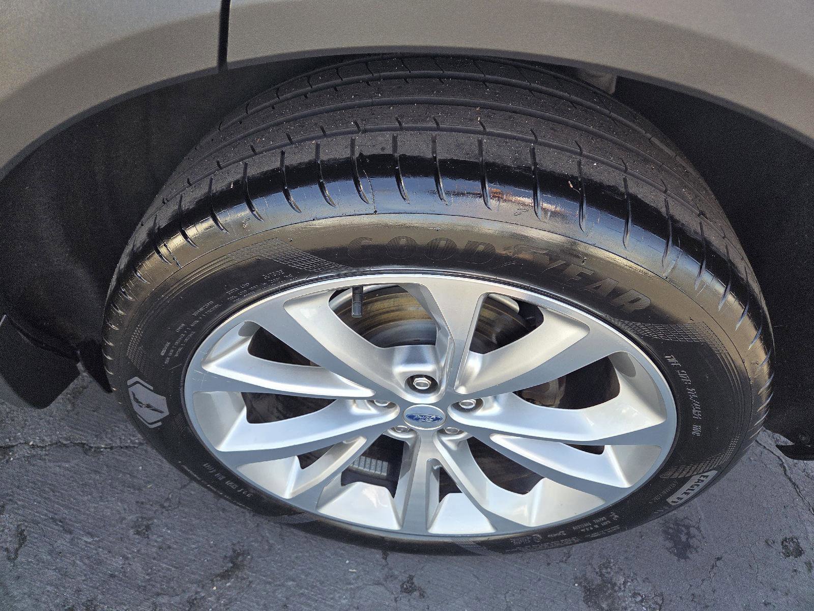 Certified 2021 Ford Explorer Platinum w/ Equipment Group 601A image 7