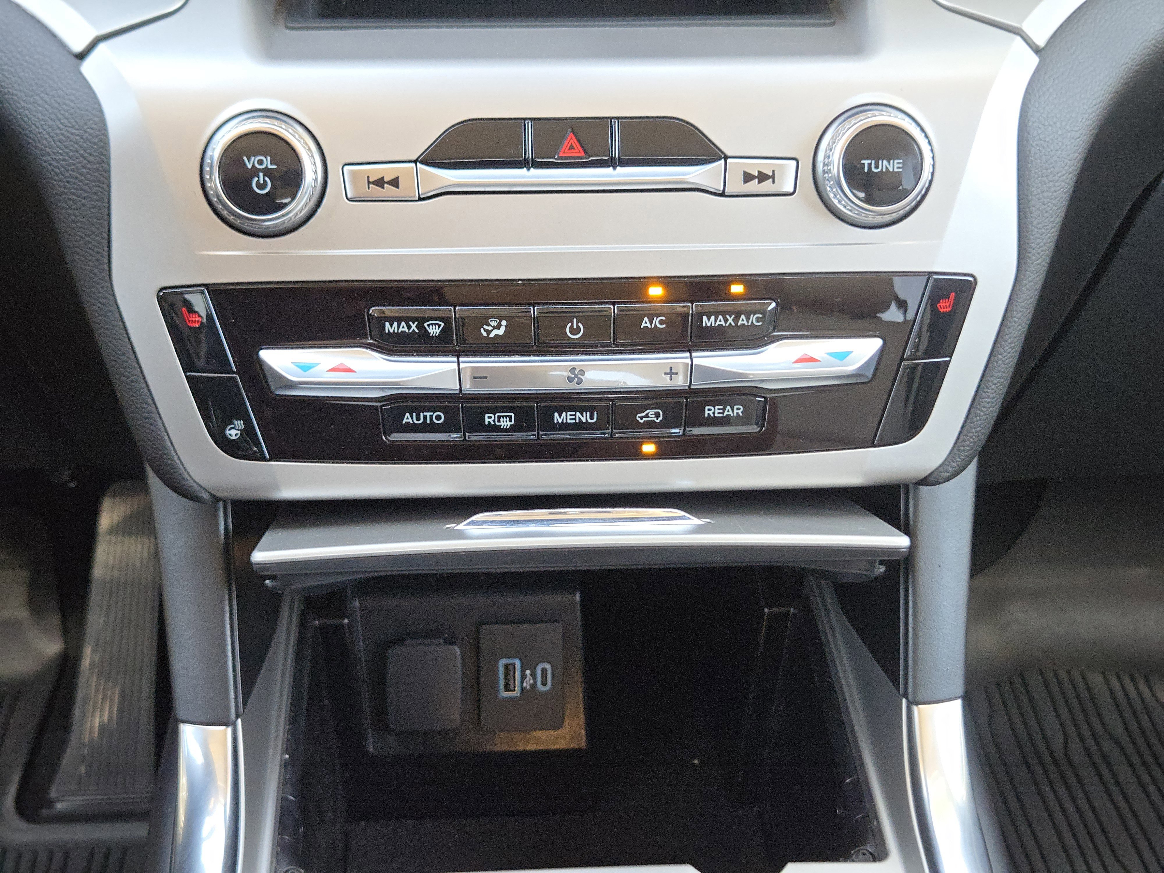 Certified 2022 Ford Explorer XLT w/ Equipment Group 202A image 19