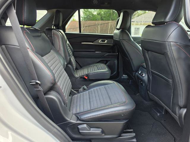 Certified 2025 Ford Explorer ST-Line w/ Premium Package RWD image 37