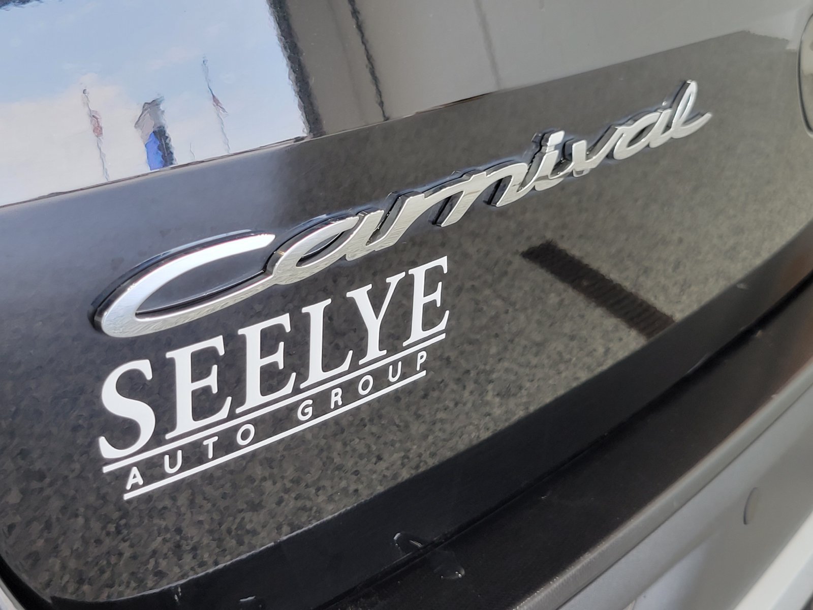 Used 2022 Kia Carnival LX w/ Paint Protection Package FWD image 32