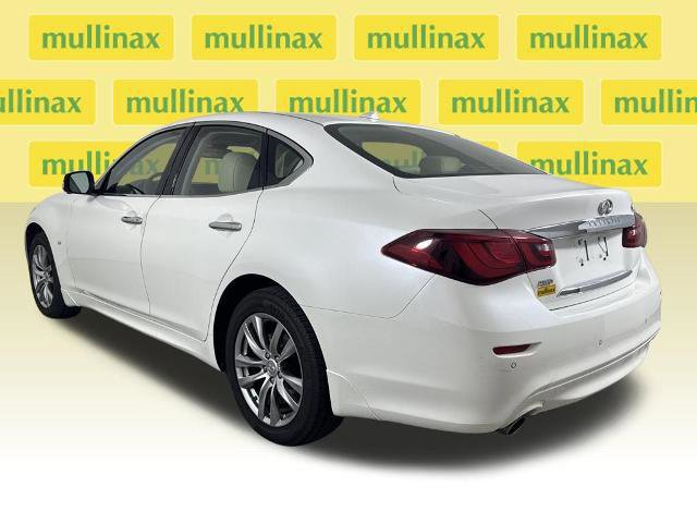 Used 2019 INFINITI Q70 Luxe image 3