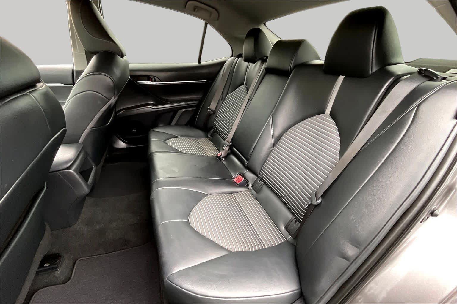 Used 2022 Toyota Camry SE FWD image 19