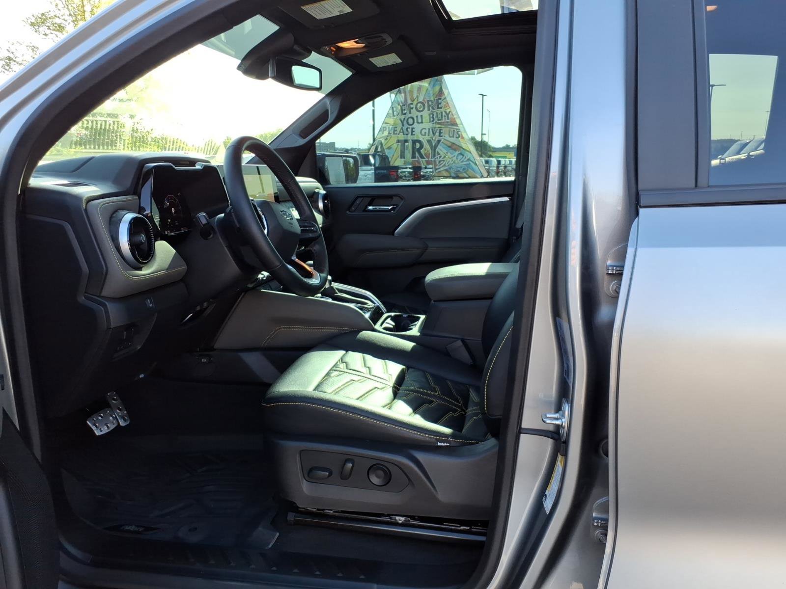 Used 2024 Chevrolet Colorado ZR2 w/ ZR2 Bison Edition AWD/4WD image 12
