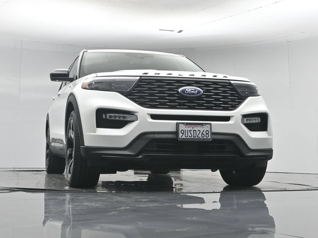Certified 2024 Ford Explorer ST-Line w/ Class IV Trailer Tow Package RWD image 4