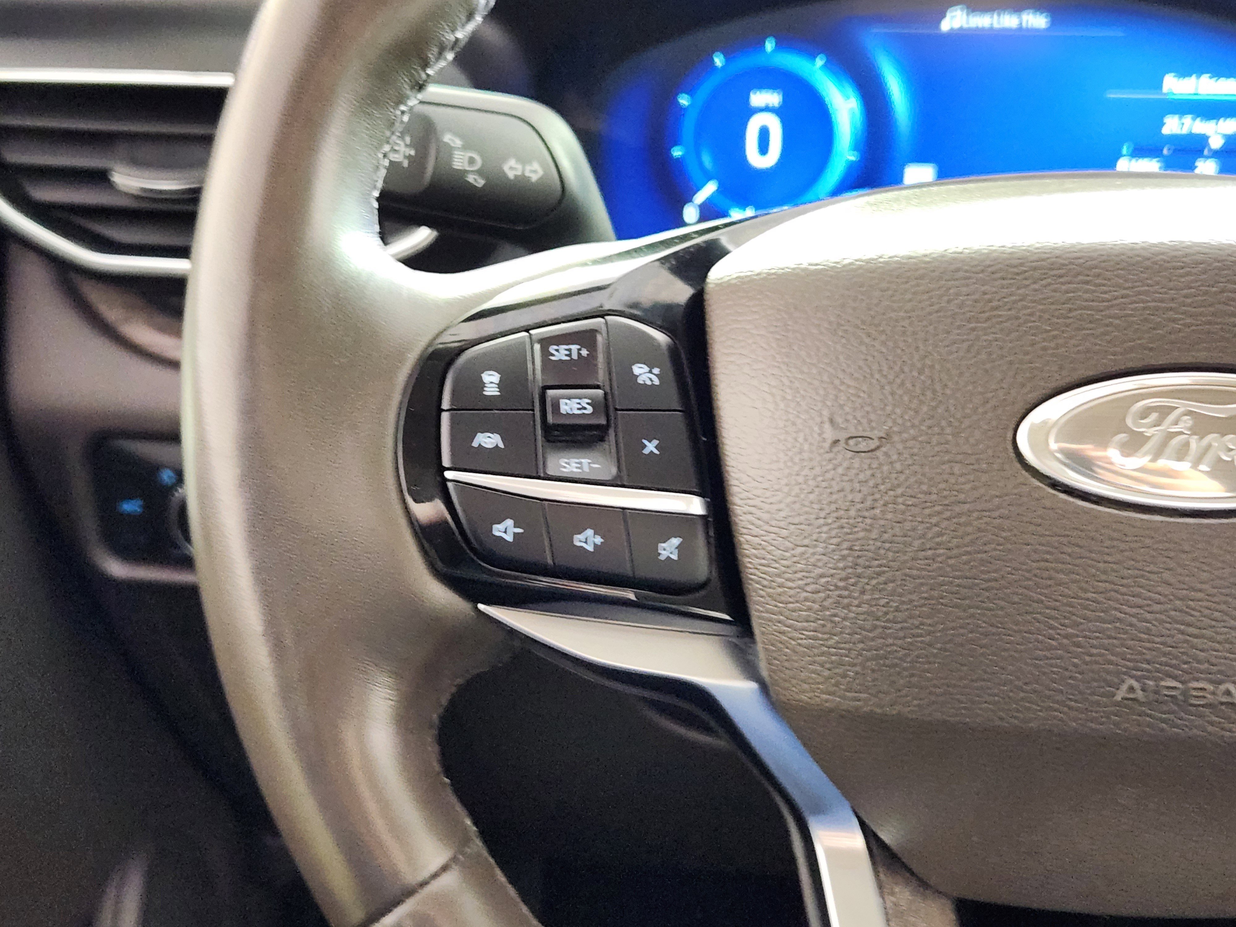 Certified 2022 Ford Explorer Platinum w/ Equipment Group 601A image 18