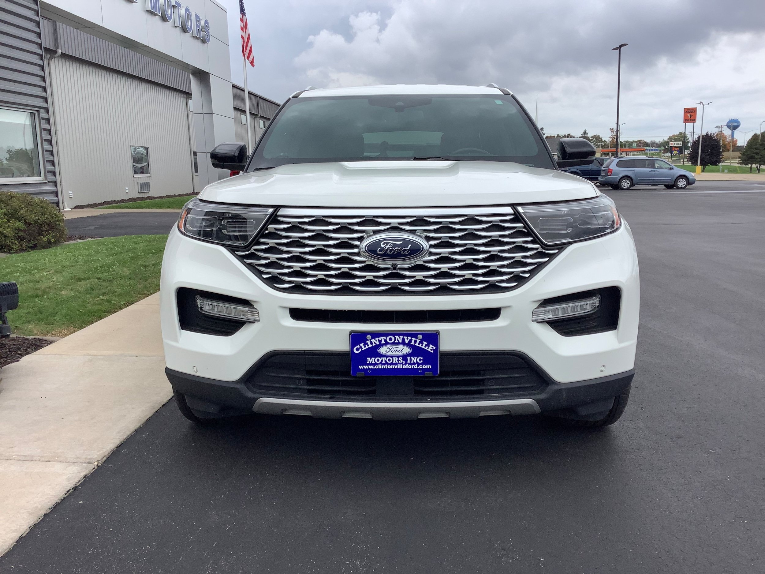 Certified 2022 Ford Explorer Platinum w/ Equipment Group 601A AWD/4WD image 3