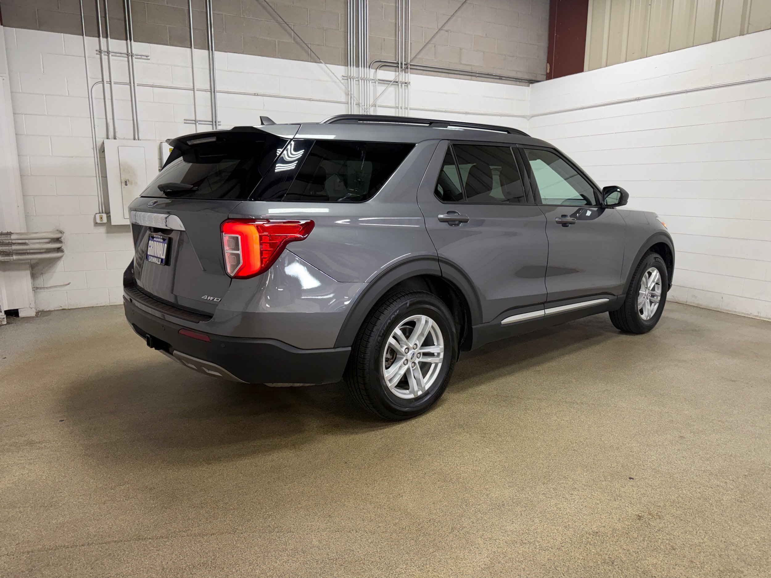Certified 2021 Ford Explorer XLT w/ Equipment Group 202A AWD/4WD image 8