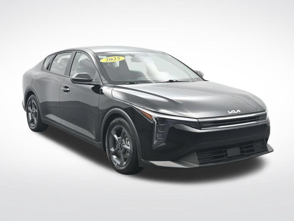 Used 2025 Kia K4 FWD image 3