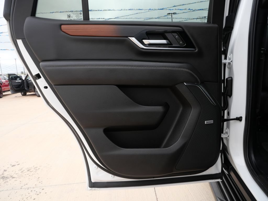 Used 2025 GMC Yukon Denali AWD/4WD image 14