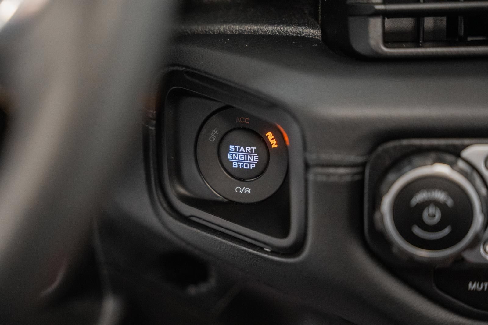 Used 2024 Jeep Wrangler Unlimited Sahara AWD/4WD image 32