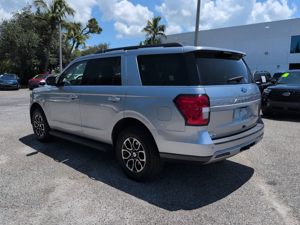 Certified 2024 Ford Expedition XLT RWD image 5
