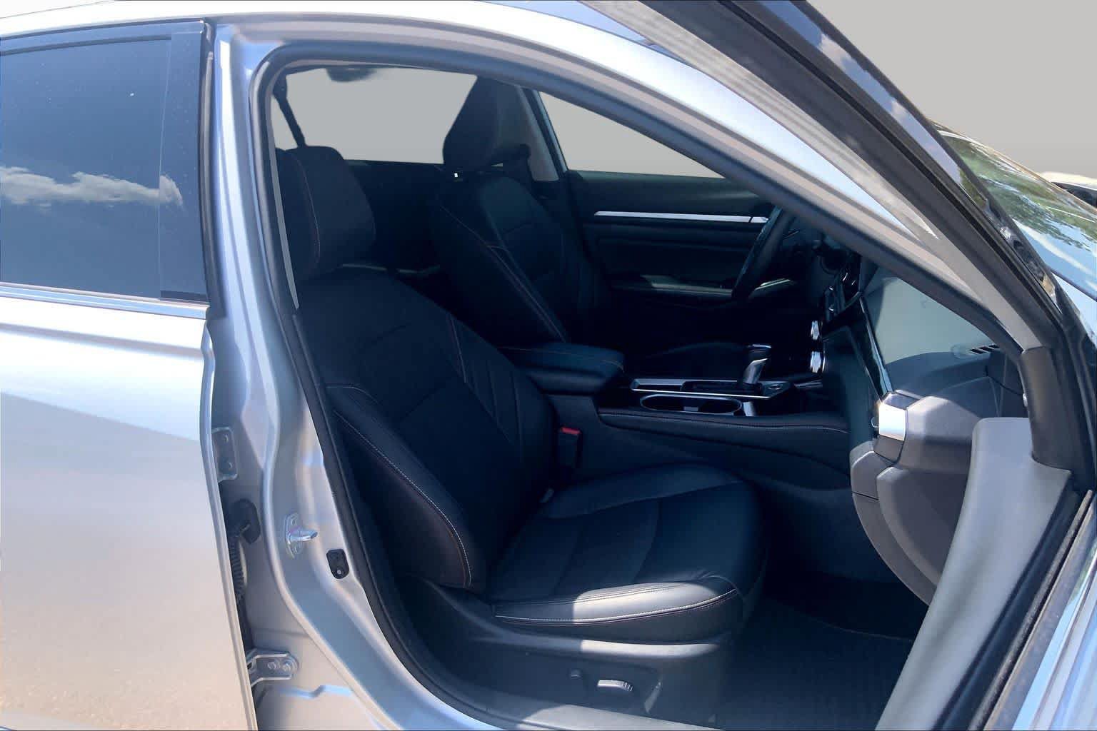 Used 2024 Nissan Altima 2.5 SR w/ SR Premium Package FWD image 9
