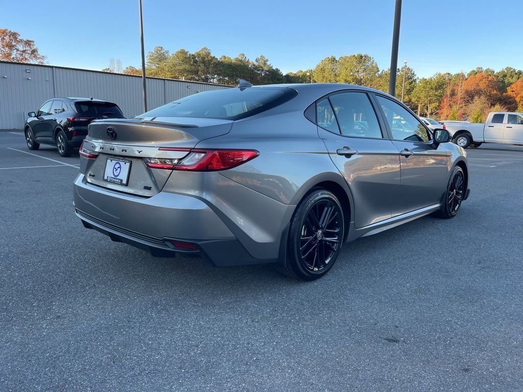 Used 2025 Toyota Camry SE image 5