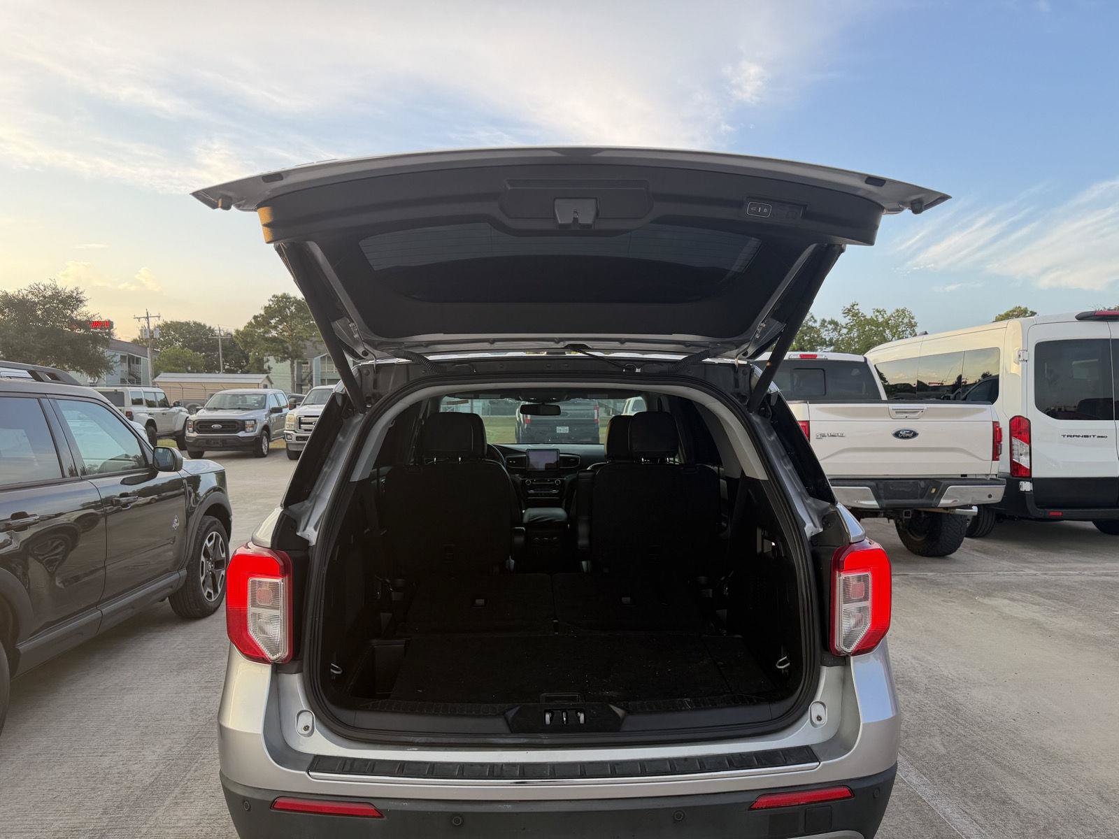 Certified 2023 Ford Explorer Limited AWD/4WD image 4
