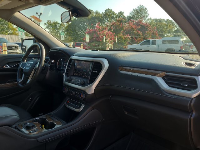 Used 2023 GMC Acadia SLE w/ Driver Convenience Package FWD image 22