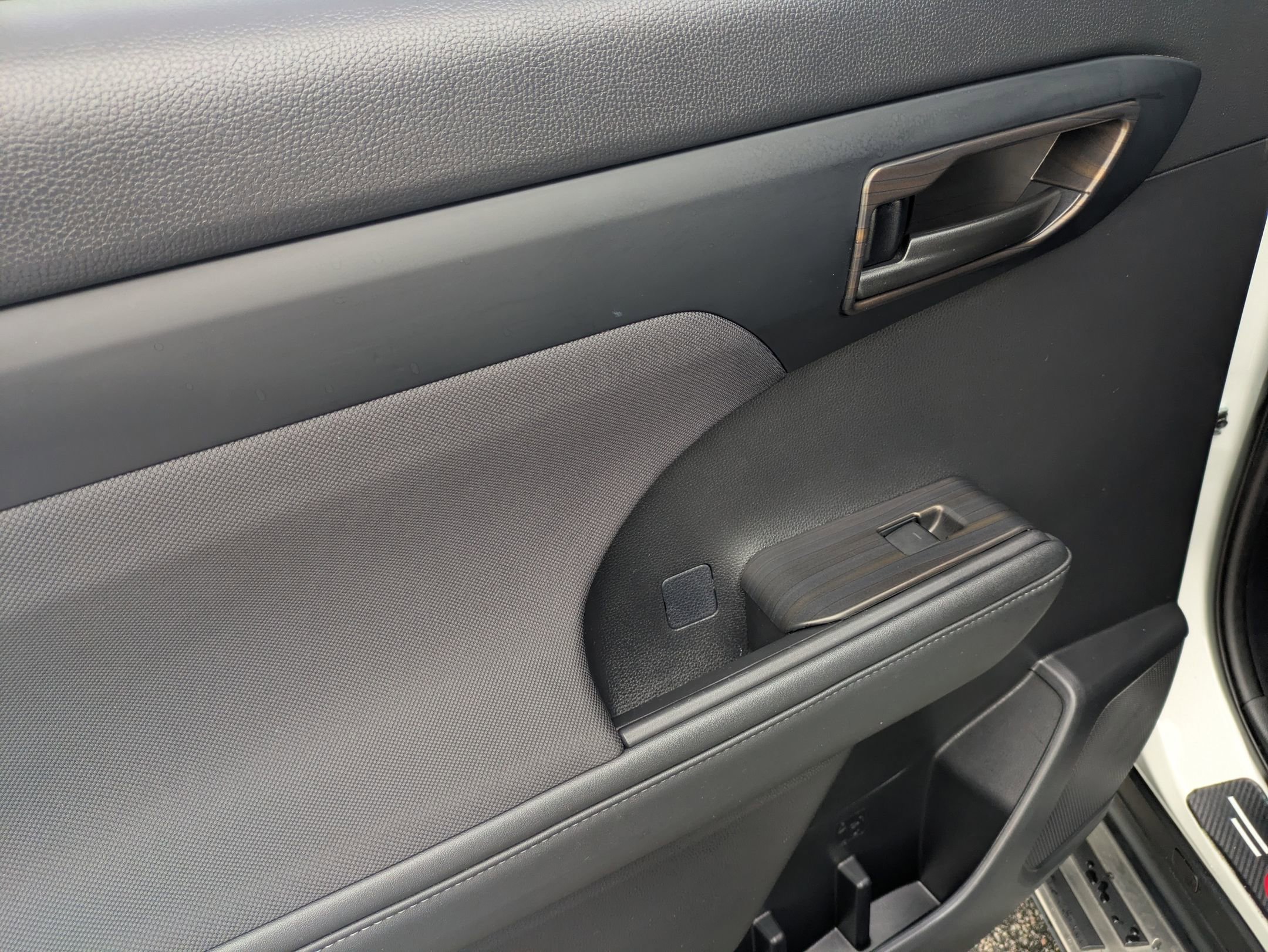 Used 2021 Toyota Highlander L image 26