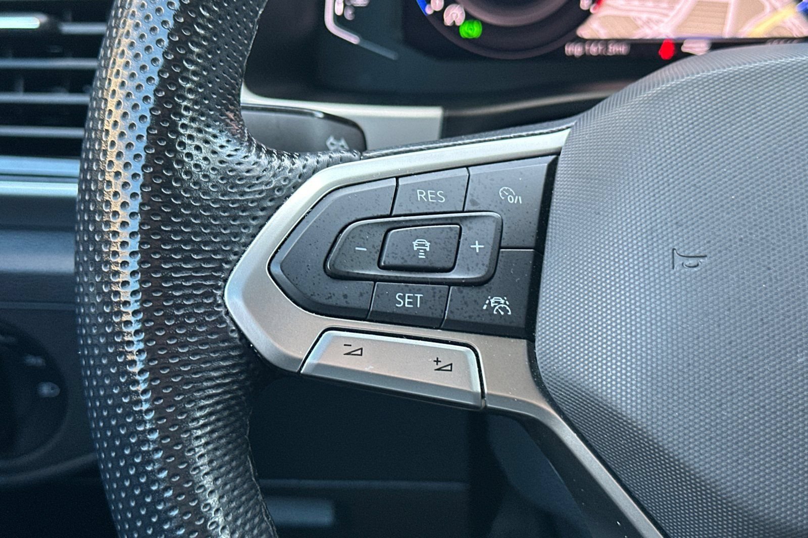 Used 2022 Volkswagen Atlas SEL R-Line AWD/4WD image 38