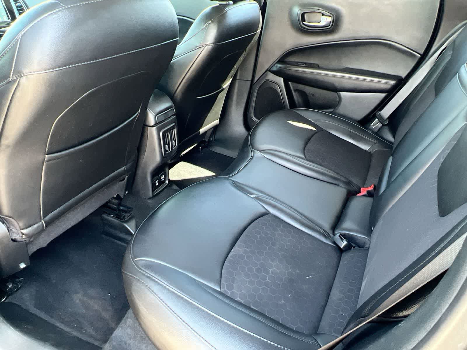 Used 2019 Jeep Compass Latitude FWD image 18