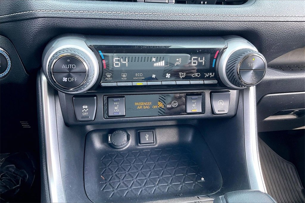 Used 2022 Toyota RAV4 XLE image 33
