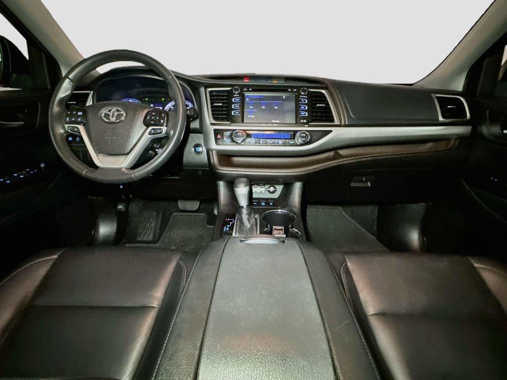 Used 2019 Toyota Highlander XLE image 26