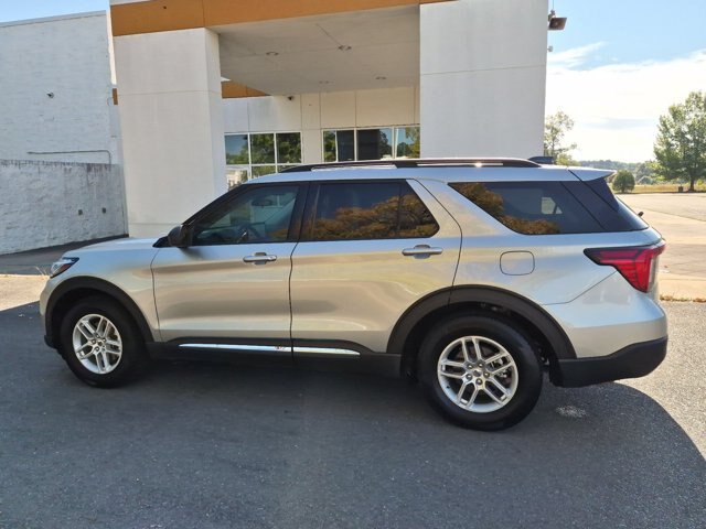 Certified 2025 Ford Explorer Active w/ Active Comfort Package RWD image 7
