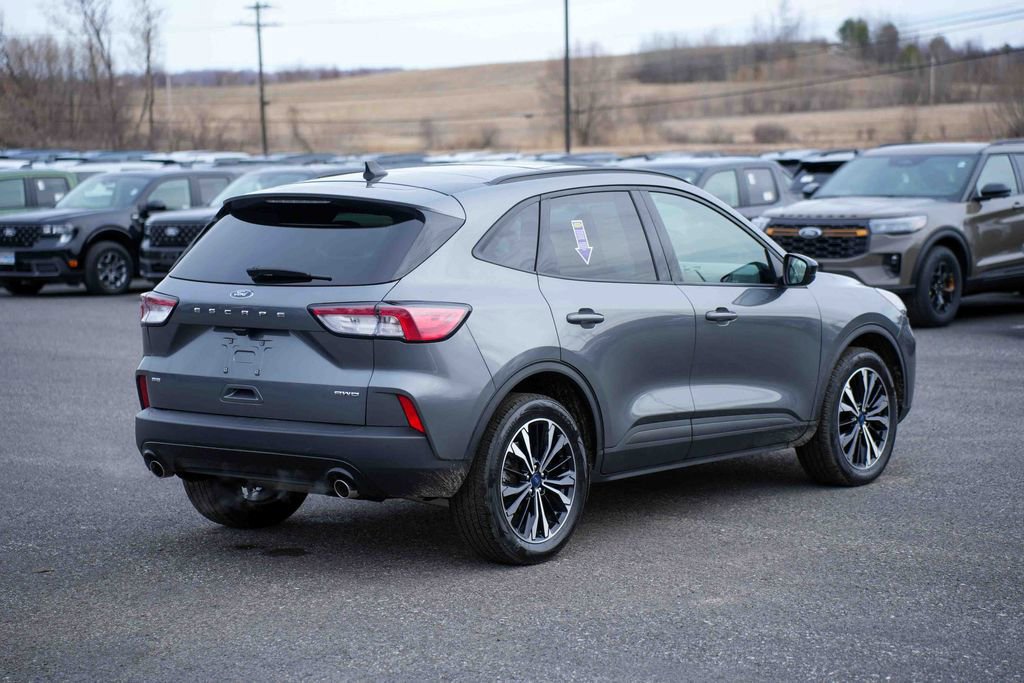 Certified 2022 Ford Escape SE w/ SE Sport Appearance Package image 5