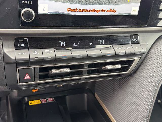 Used 2025 Toyota Camry SE FWD image 21