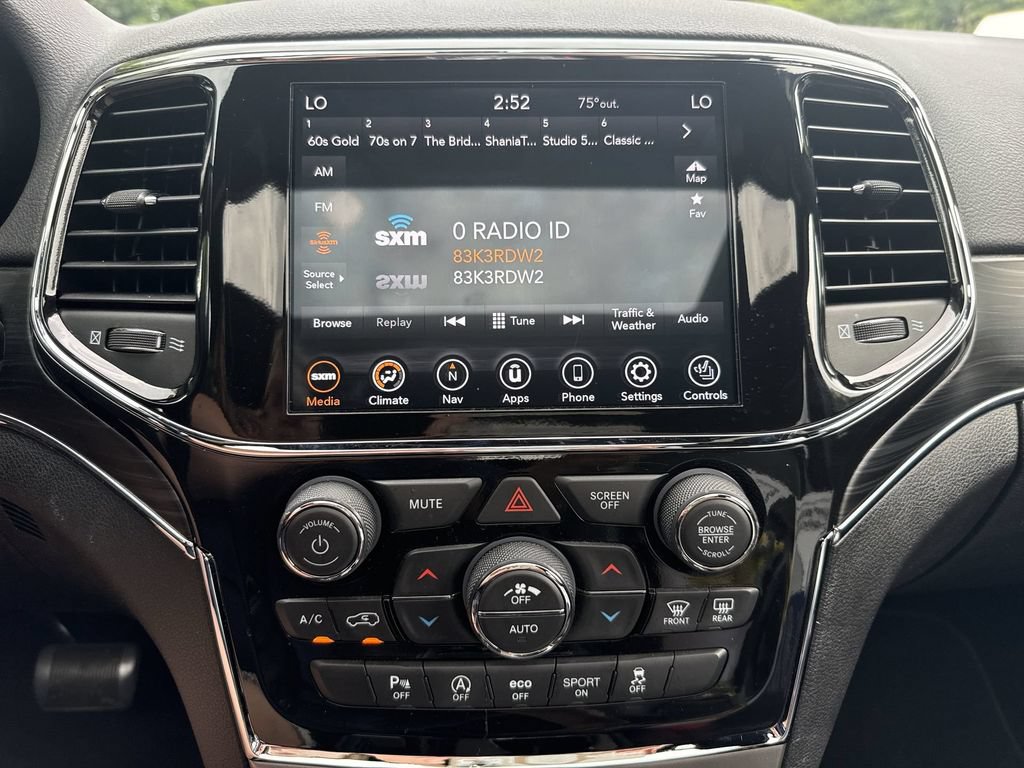 Used 2021 Jeep Grand Cherokee Limited w/ Premium Lighting Group AWD/4WD image 16