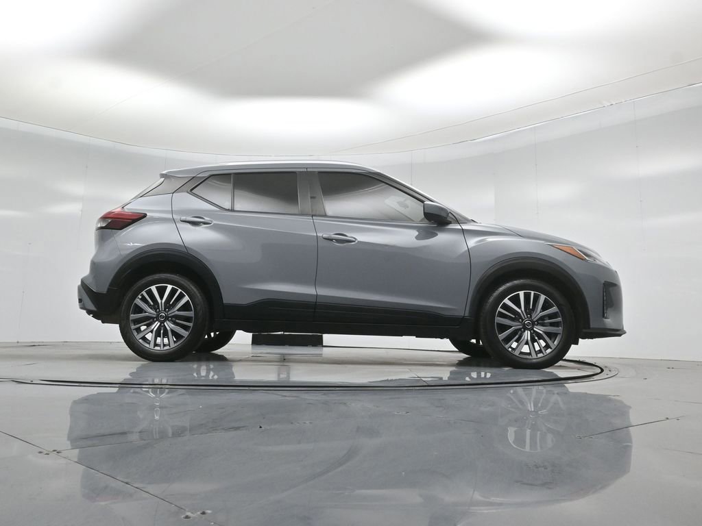 Used 2021 Nissan Kicks SV image 11