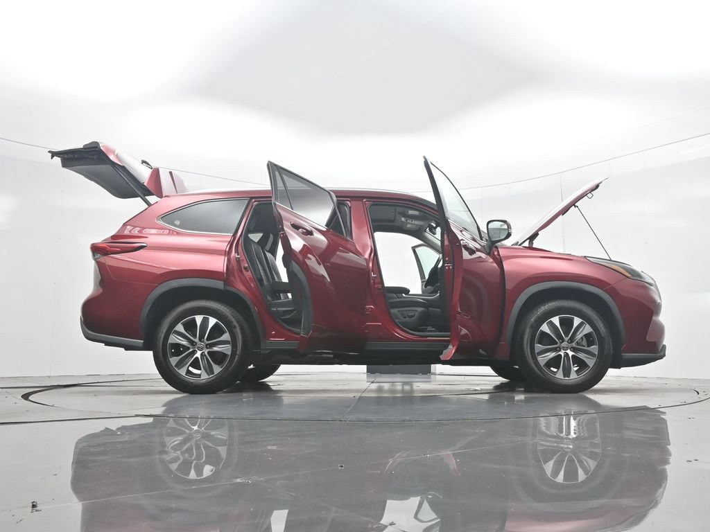 Used 2021 Toyota Highlander XLE FWD image 52