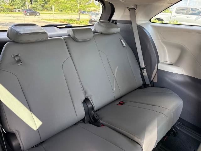 Used 2021 Toyota Sienna XLE AWD/4WD image 10