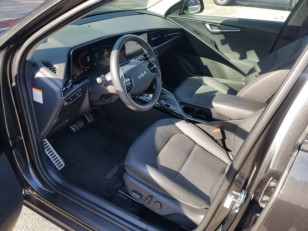 Used 2023 Kia Niro EX Touring FWD image 5