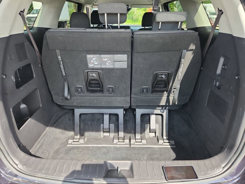 Used 2023 Kia Carnival LX image 23