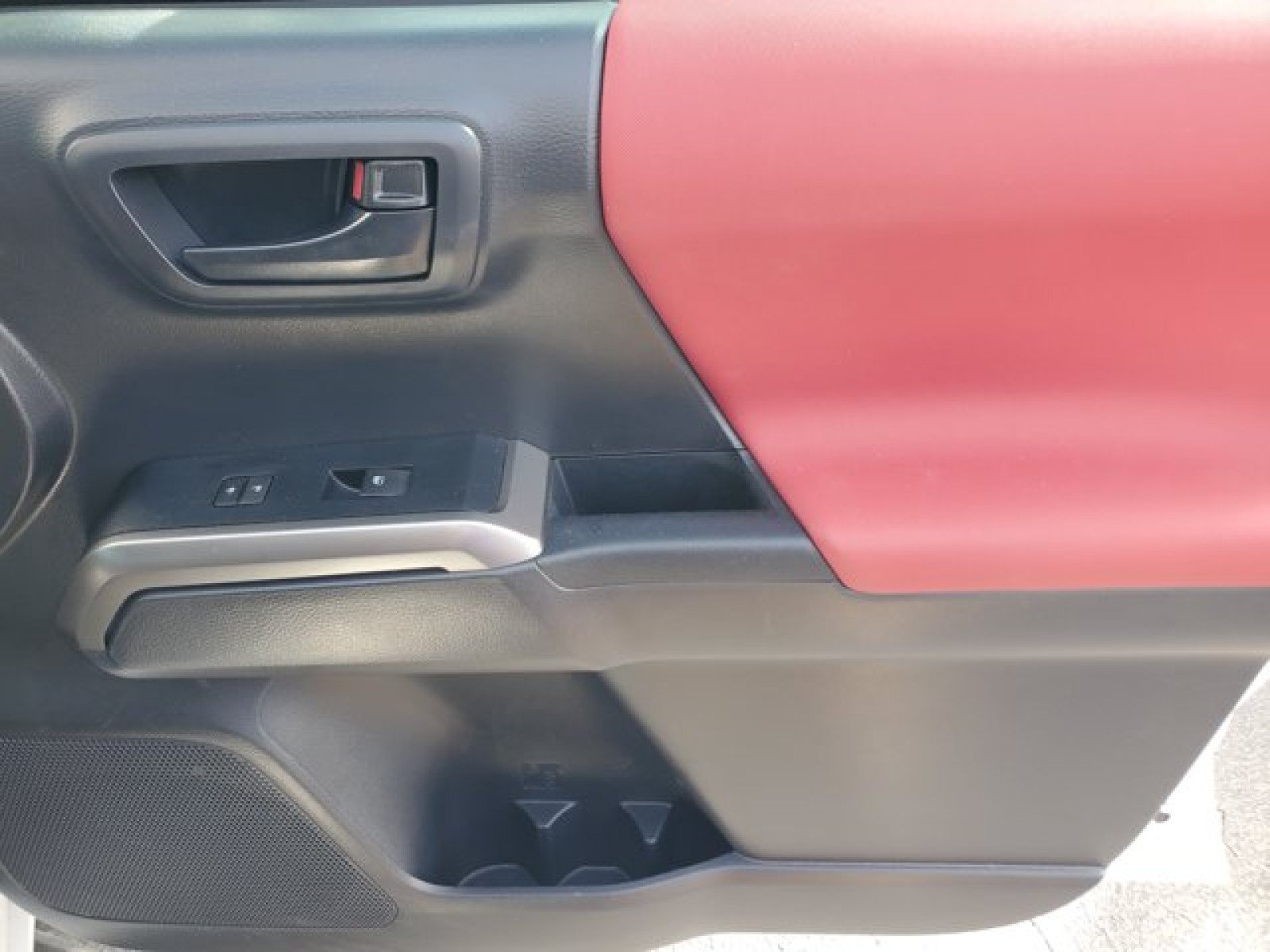 Used 2022 Toyota Tacoma SR5 w/ Technology Package RWD image 33