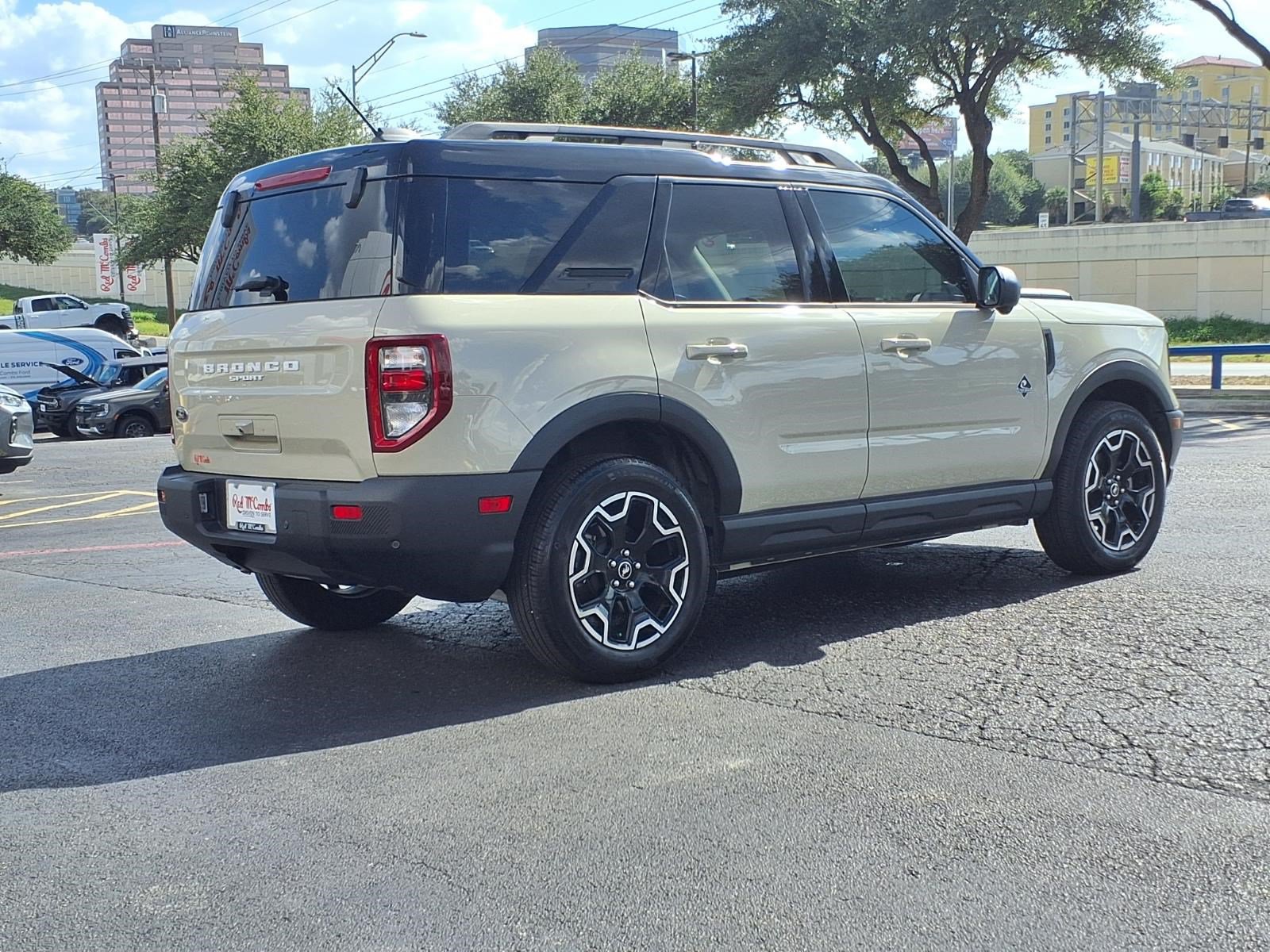 Certified 2025 Ford Bronco Sport Outer Banks w/ Outer Banks Tech Package+ AWD/4WD image 6