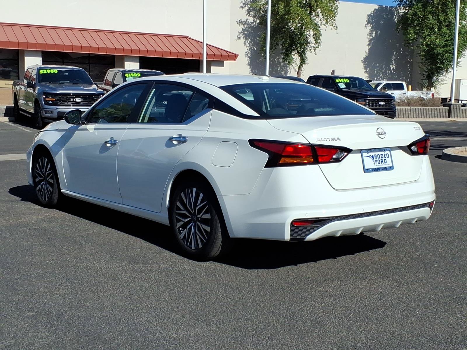 Used 2025 Nissan Altima 2.5 SV FWD image 3