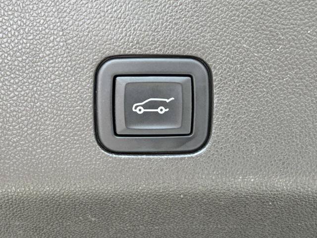 Used 2023 GMC Yukon XL Denali RWD image 15