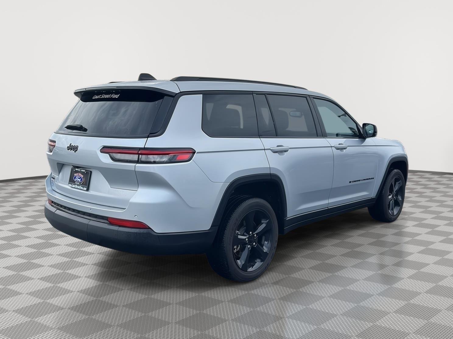 Used 2025 Jeep Grand Cherokee L Altitude AWD/4WD image 5