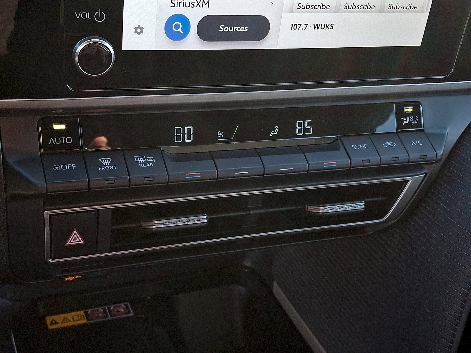 Used 2025 Toyota Camry SE FWD image 14