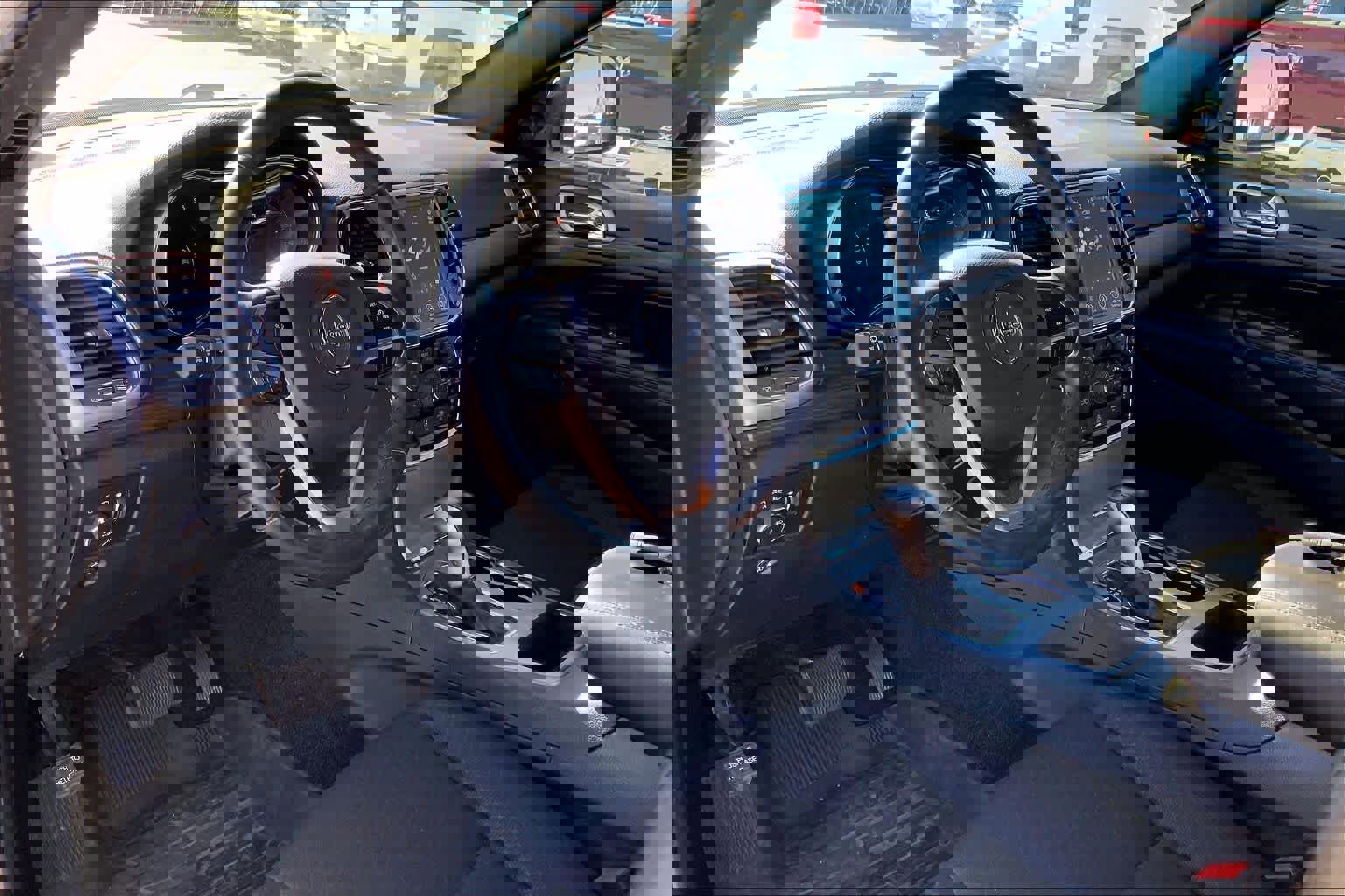 Used 2022 Jeep Grand Cherokee Laredo E w/ Security & Convenience Group image 15