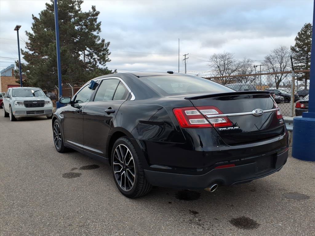 Certified 2018 Ford Taurus SEL w/ Equipment Group 201A image 4